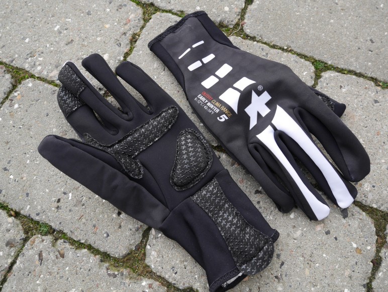 assos early winter gloves